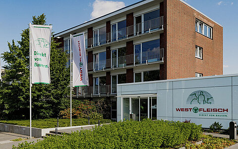 Das Westfleisch Fleischcenter in Erkenschwick in der Frontalansicht.
